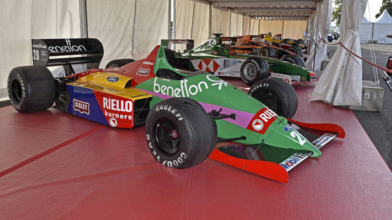 Benetton B187 (1987),  ajouté par fox58