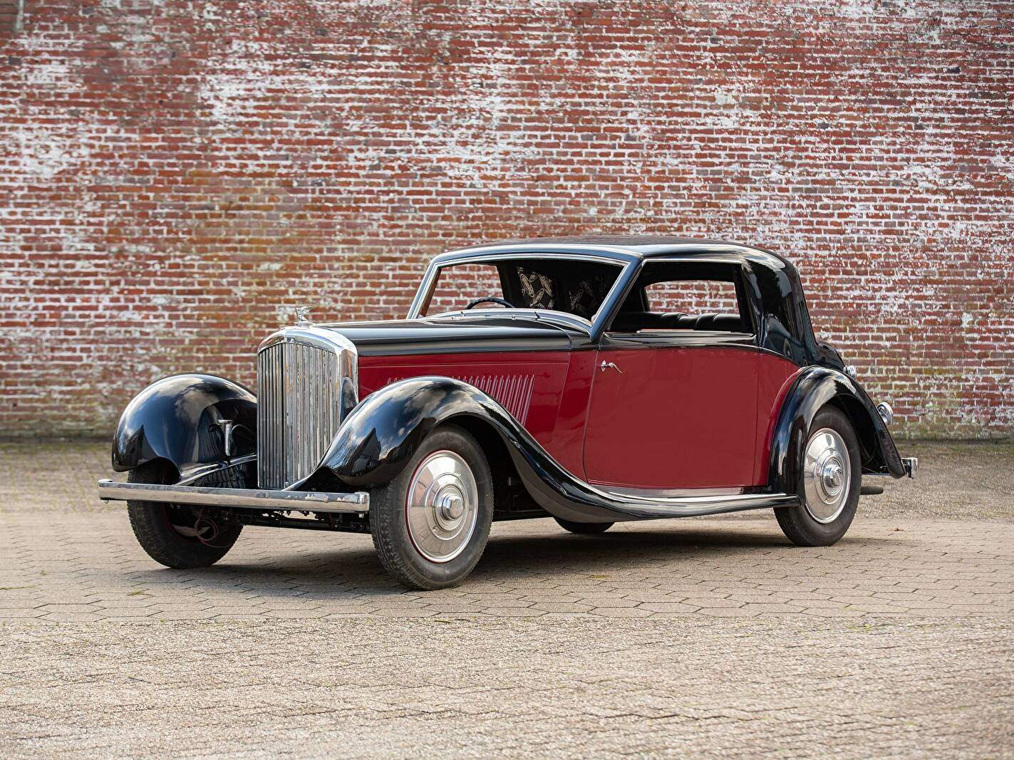 Bentley 4¼ Litre Coupé de Villars (1938),  ajouté par fox58