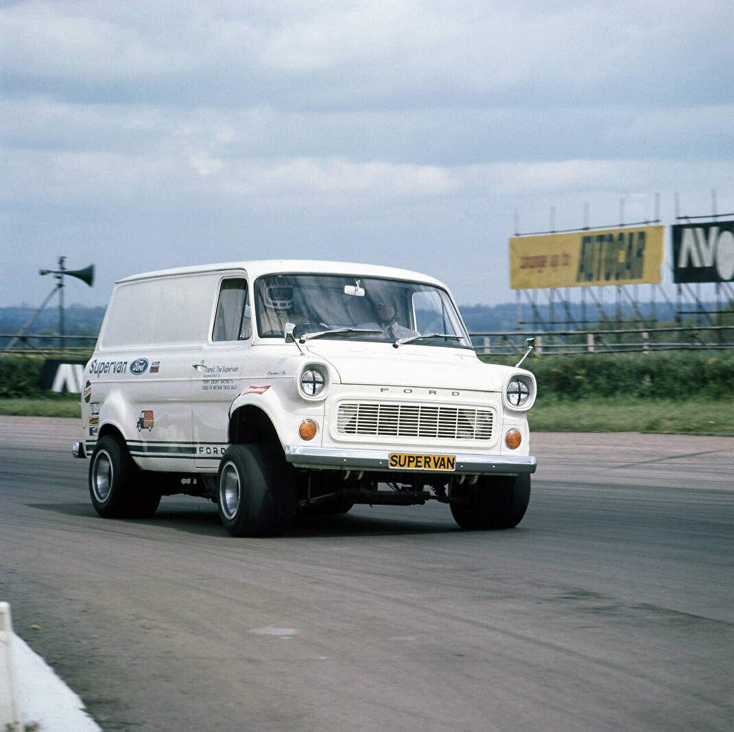 Ford Transit Supervan (1971),  ajouté par fox58