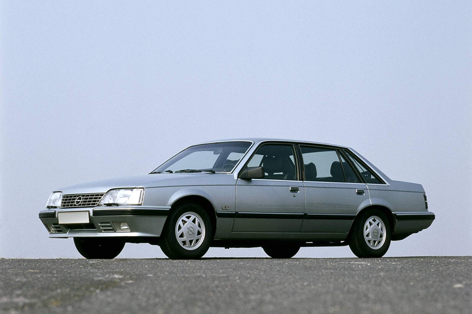 Opel Senator 3.0i (A2) (1985-1986),  ajouté par fox58