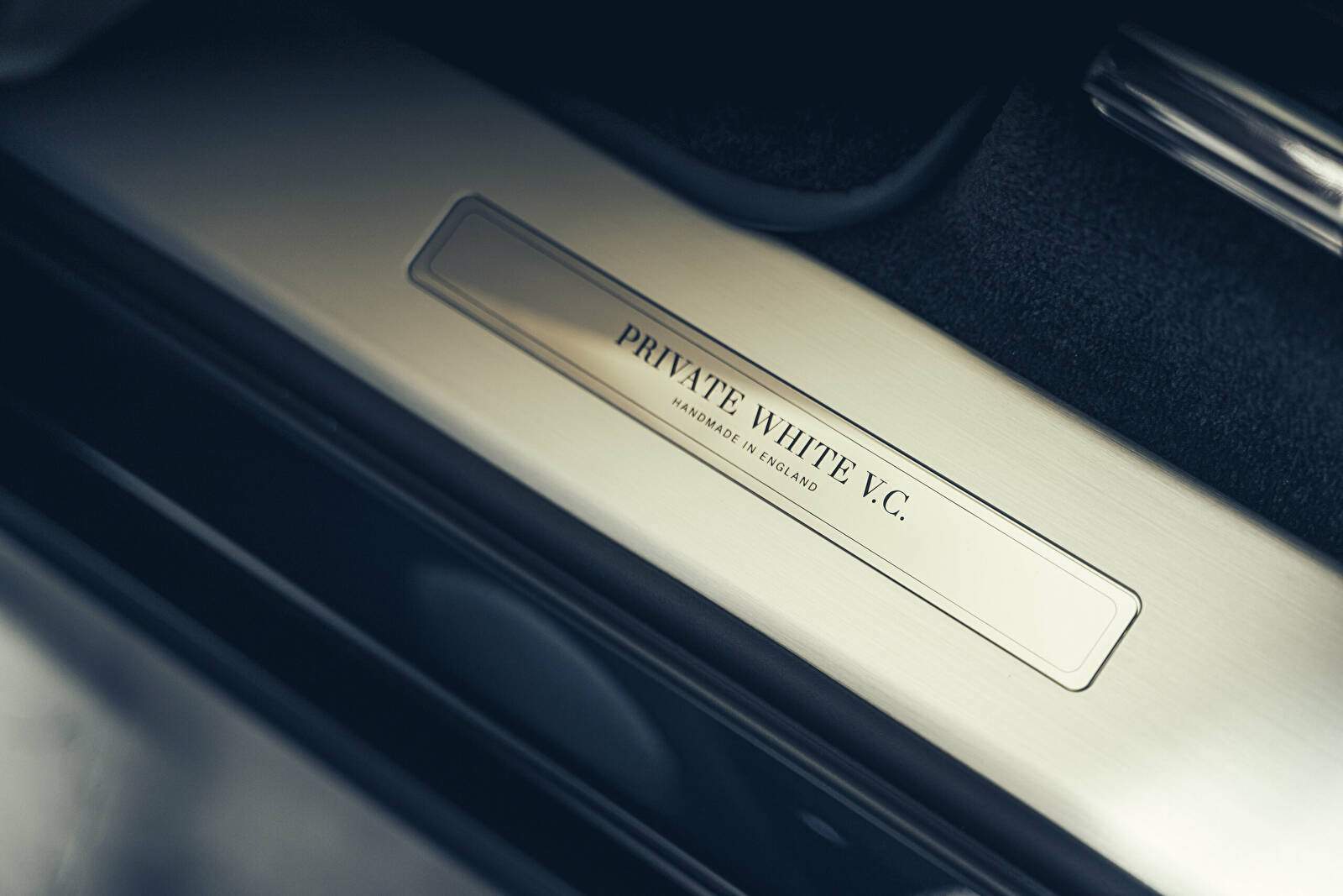 Bentley Bentayga « Private White V.C » (2024),  ajouté par fox58