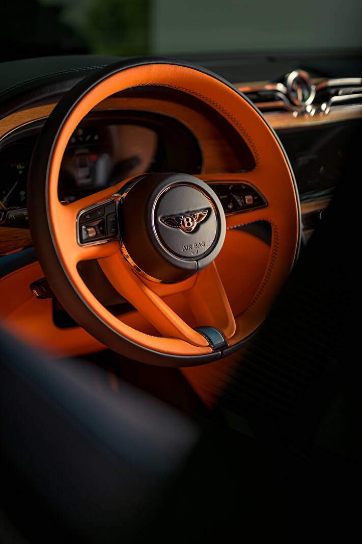 Bentley Bentayga V8 EWB « One of One for the Peck's » (2024),  ajouté par fox58