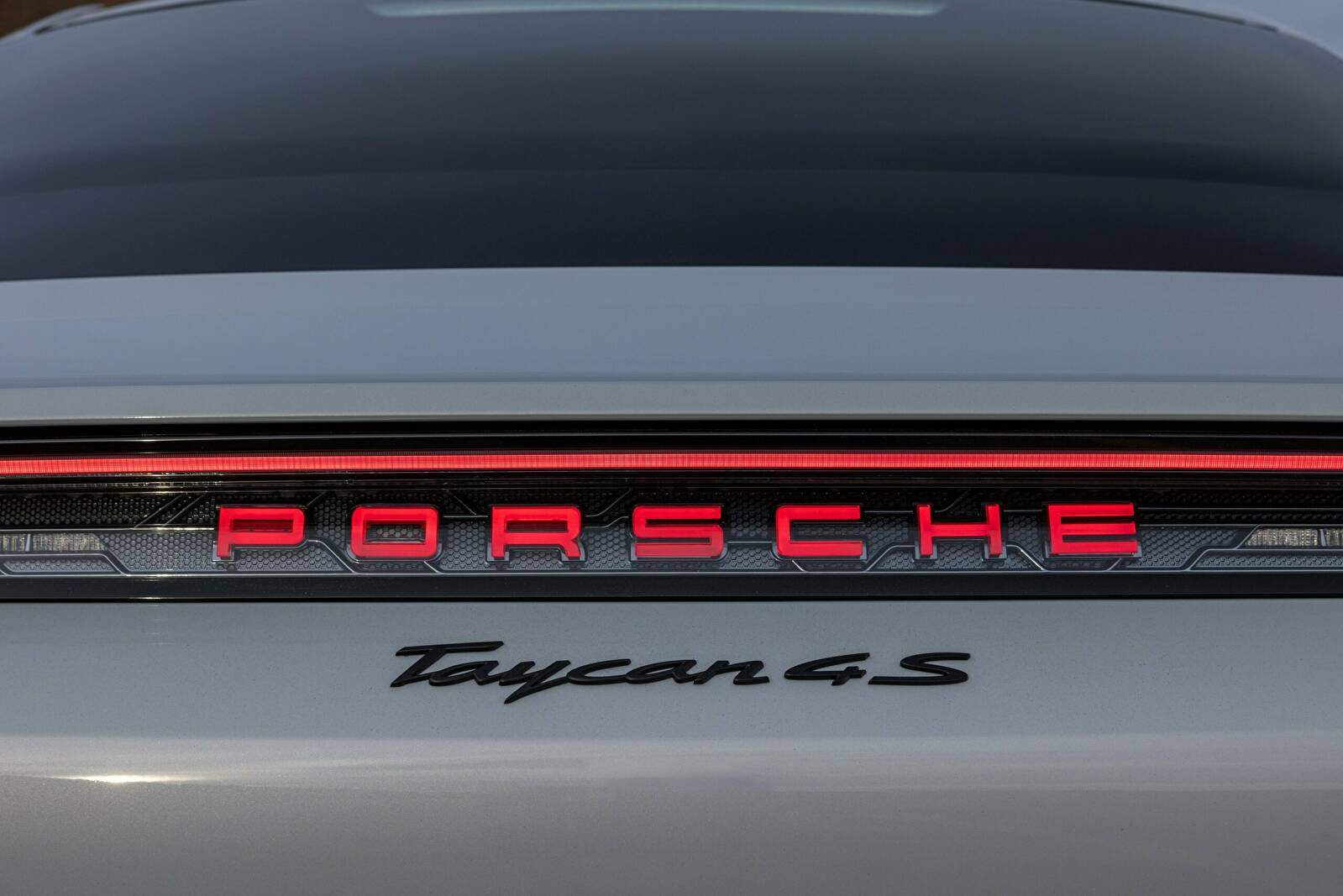 Porsche Taycan 4S (2024),  ajouté par fox58