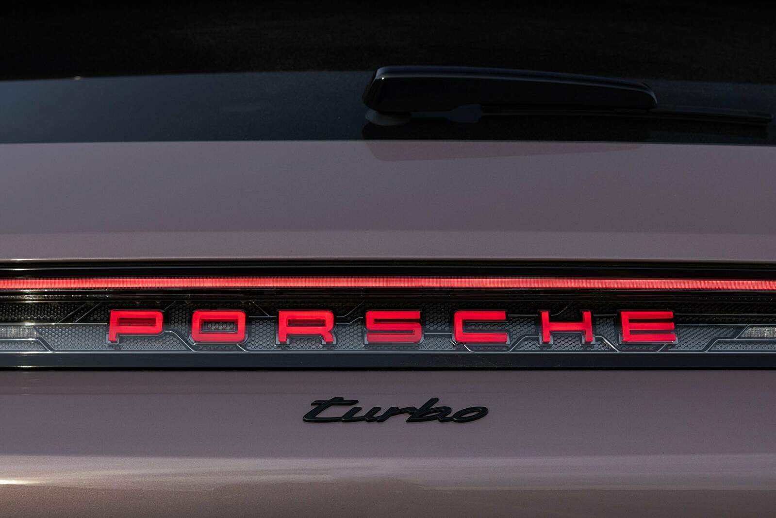 Porsche Taycan Sport Turismo Turbo (2024),  ajouté par fox58