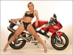 Yamaha YZF R1 & Sexy Girl, ajouté; par MissMP
